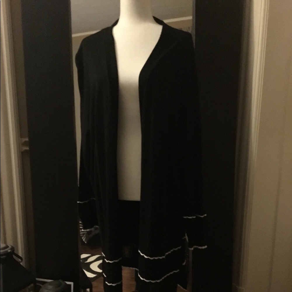 Knit cardigan with lace embroidery